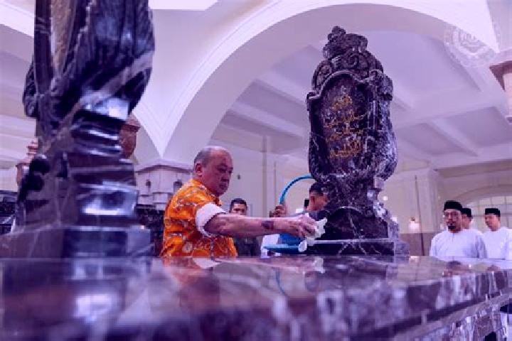 Escorts Makam, Indonesia — Local Companions