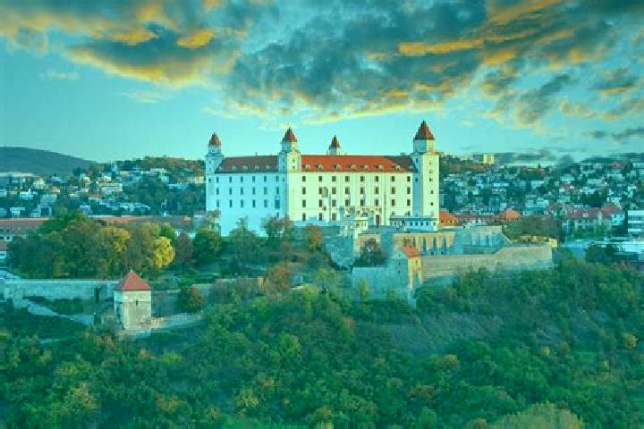 Escorts Malachov, Slovakia — Local Companions