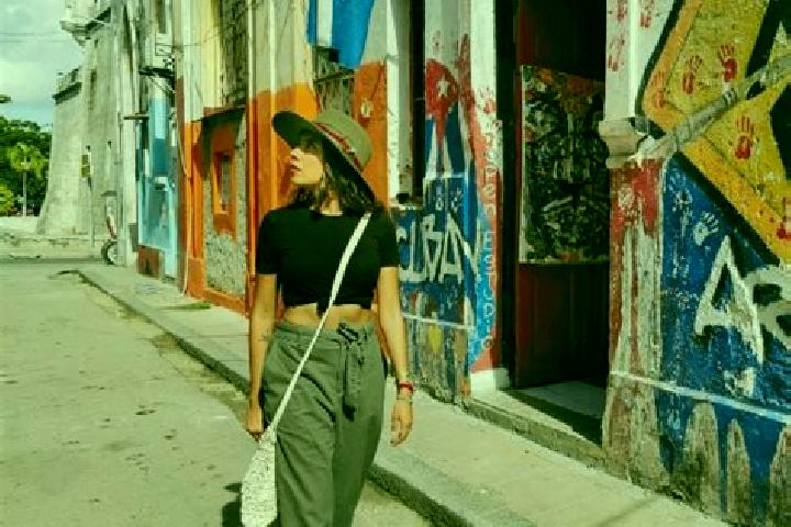 Escorts Mariel, Cuba — Local Companions