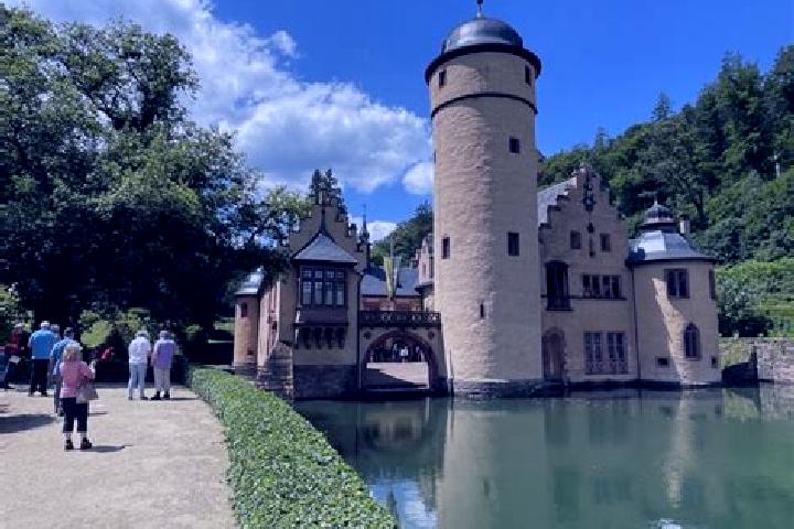 Escorts Marienfels, Germany — Local Companions