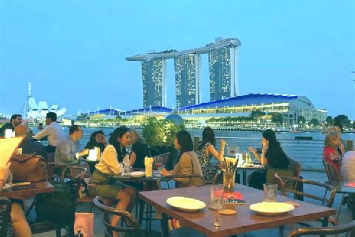 Escorts Marina Bay, Singapore — Local Companions