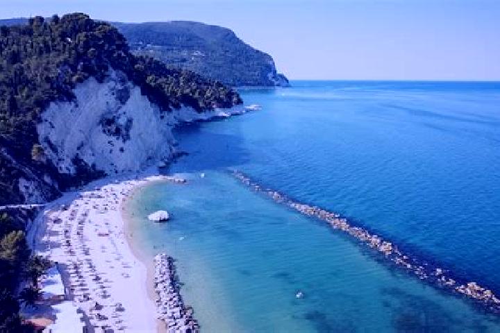 Escorts Marina di Altidona, Italy — Local Companions