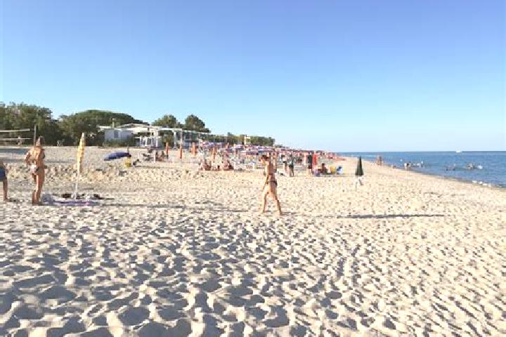 Escorts Marina di Davoli, Italy — Local Companions