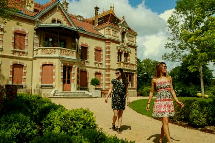 Escorts Marmagne, France — Local Companions