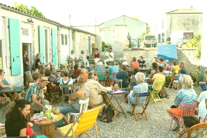 Escorts Marsais, France — Local Companions