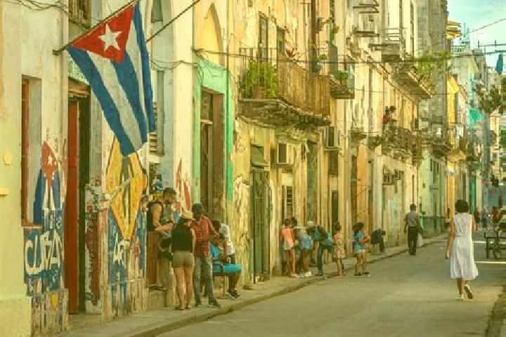 Escorts Media Luna, Cuba — Local Companions