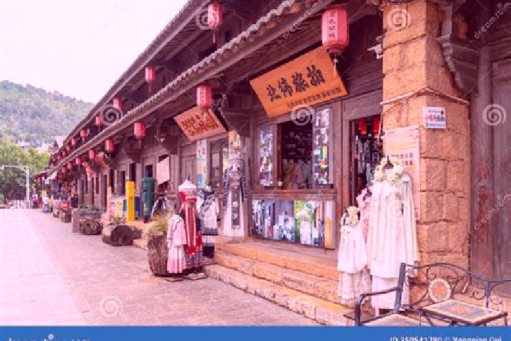 Escorts Mengzi, China — Local Companions