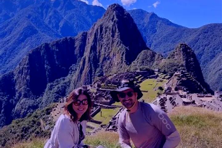 Escorts Menocucho, Peru — Local Companions