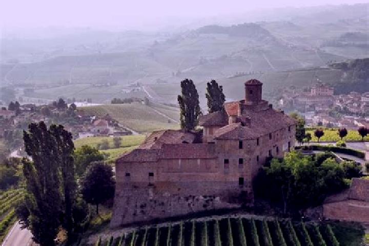 Escorts Merone, Italy — Local Companions