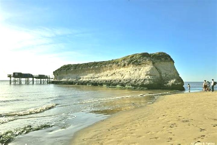 Escorts Meschers-sur-Gironde, France — Local Companions