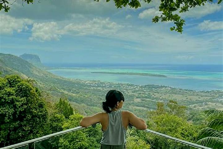 Escorts Midlands, Mauritius — Local Companions