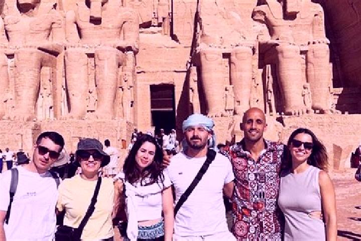 Escorts Mit Abu Ghalib, Egypt — Local Companions