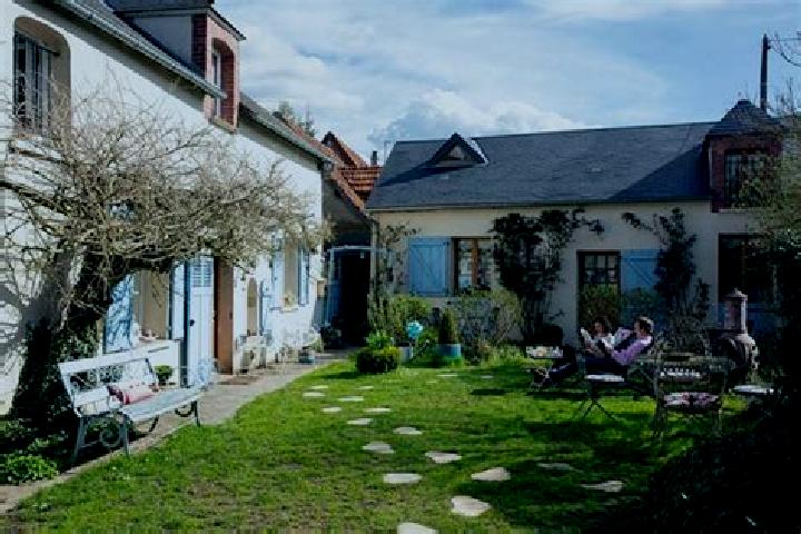 Escorts Mittainville, France — Local Companions