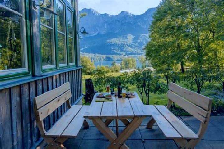 Escorts Mitterndorf im Steirischen Salzkammergut, Austria — Local Companions