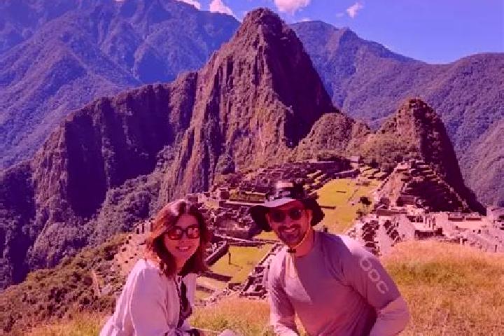Escorts Mocan, Peru — Local Companions
