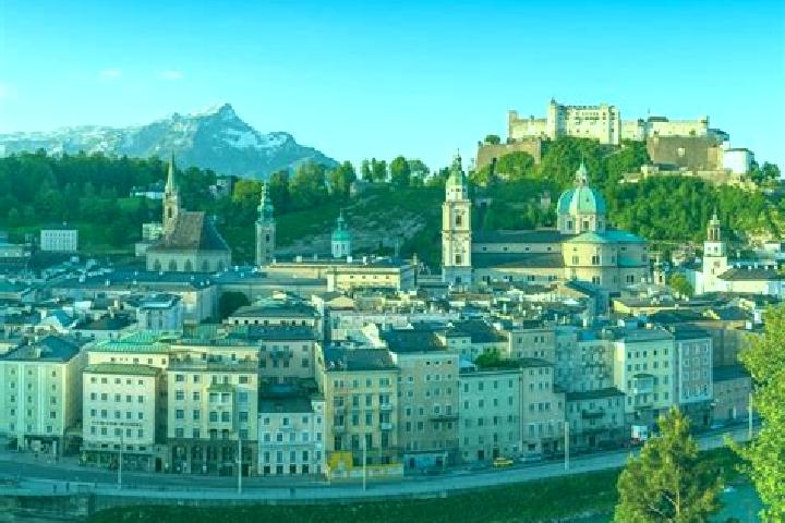 Escorts Modriach, Austria — Local Companions