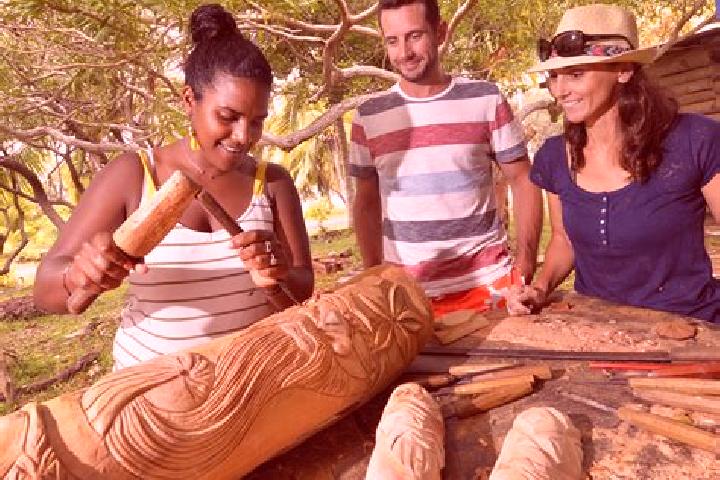 Escorts Moindou, New Caledonia — Local Companions
