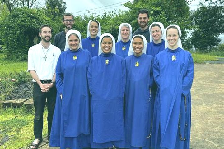Escorts Mondrepuis, France — Local Companions