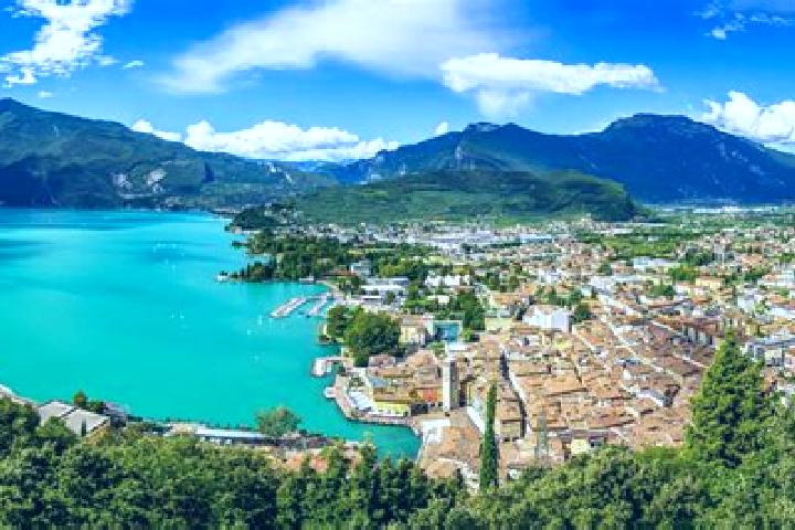 Escorts Moniga del Garda, Italy — Local Companions