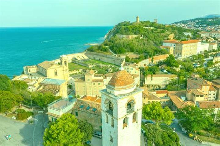 Escorts Monteleone di Fermo, Italy — Local Companions