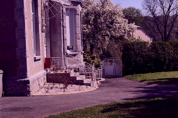 Escorts Montherme, France — Local Companions