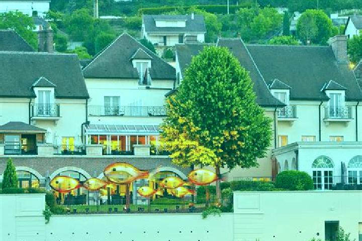 Escorts Montigny-la-Resle, France — Local Companions