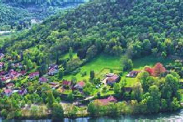 Escorts Montperreux, France — Local Companions