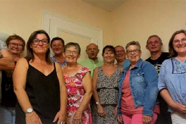 Escorts Montreuil-sous-Perouse, France — Local Companions
