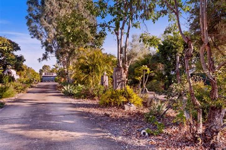 Escorts Moores Pocket, Australia — Local Companions