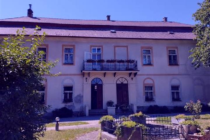 Escorts Mosovce, Slovakia — Local Companions