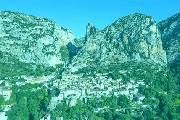 Escorts Moustiers-Sainte-Marie, France — Local Companions