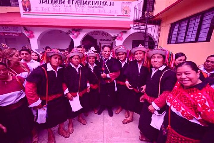Escorts Muctahuitz, Mexico — Local Companions