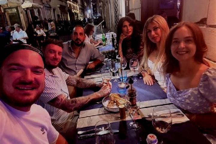 Escorts Muids, France — Local Companions