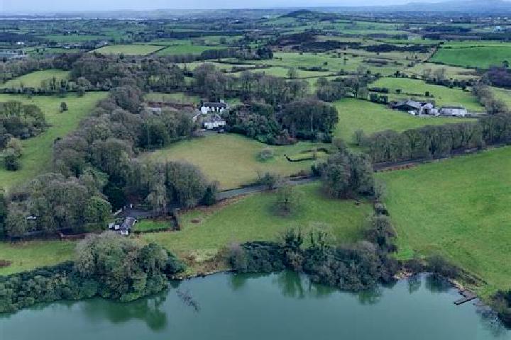 Escorts Mullagh, Ireland — Local Companions