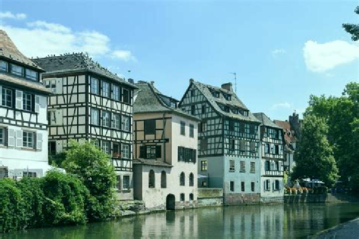 Escorts Mundolsheim, France — Local Companions