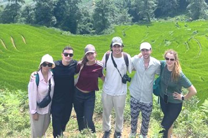Escorts Muong Cha, Vietnam — Local Companions