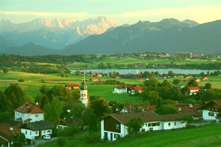 Escorts Murnau am Staffelsee, Germany — Local Companions