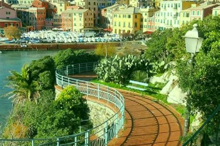 Escorts Nervi, Italy — Local Companions