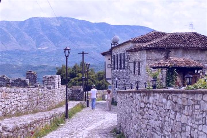 Escorts Ngracan, Albania — Local Companions