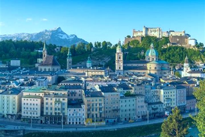 Escorts Niederalm, Austria — Local Companions