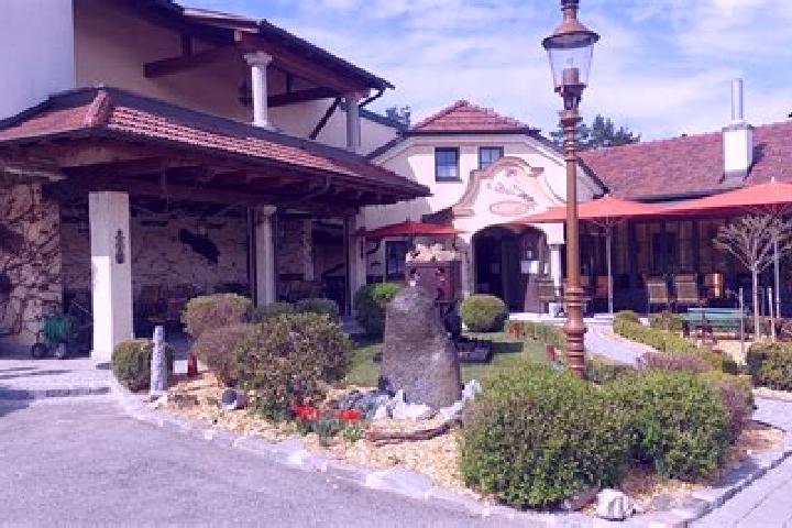 Escorts Niederrussbach, Austria — Local Companions