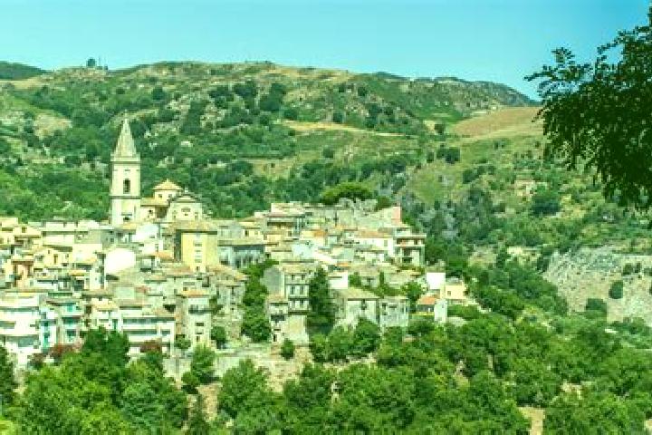 Escorts Novara di Sicilia, Italy — Local Companions