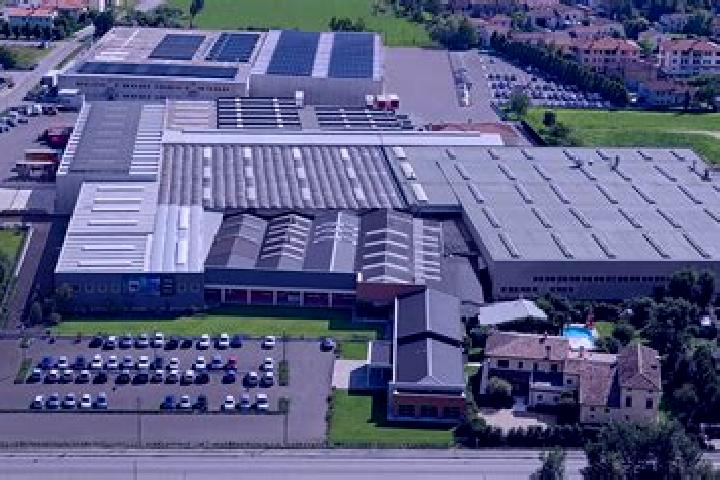 Escorts Nucleo Industriale di Bazzano, Italy — Local Companions
