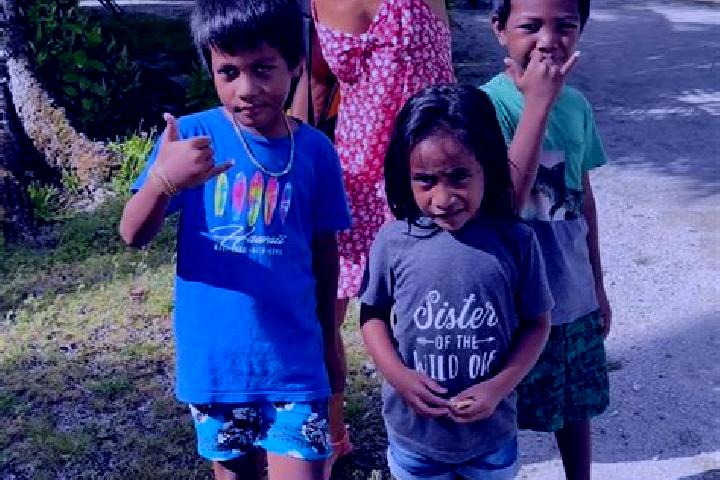 Escorts Nukuoro, Micronesia — Local Companions