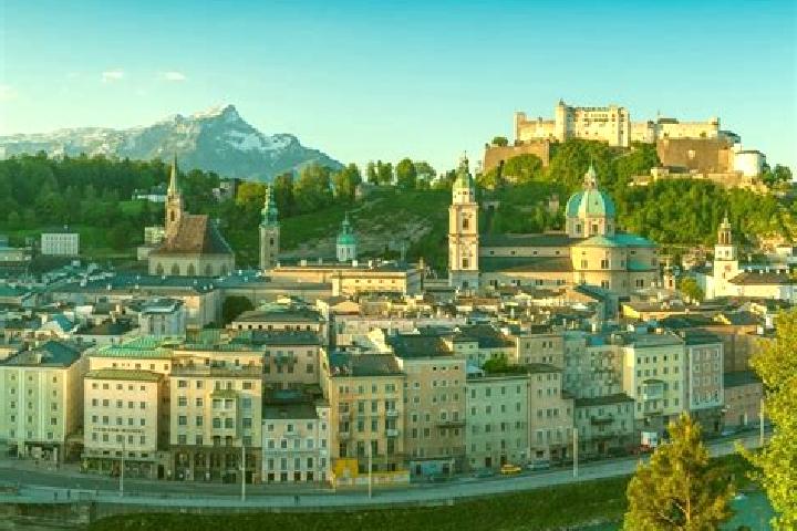 Escorts Oberpremstaetten, Austria — Local Companions