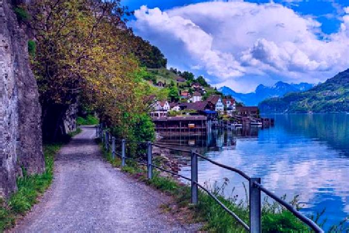 Escorts Oberrieden / See, Switzerland — Local Companions