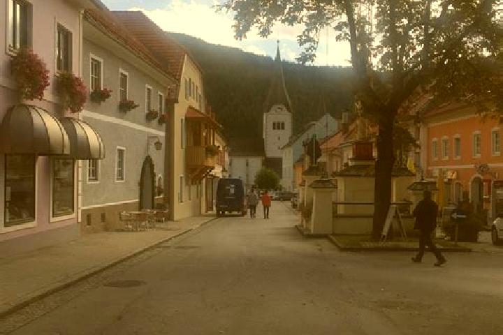 Escorts Oberwoelz Stadt, Austria — Local Companions