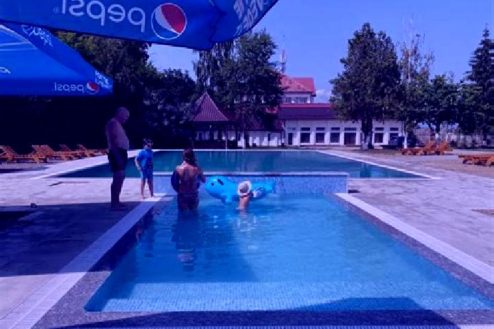 Escorts Ocna Sugatag, Romania — Local Companions