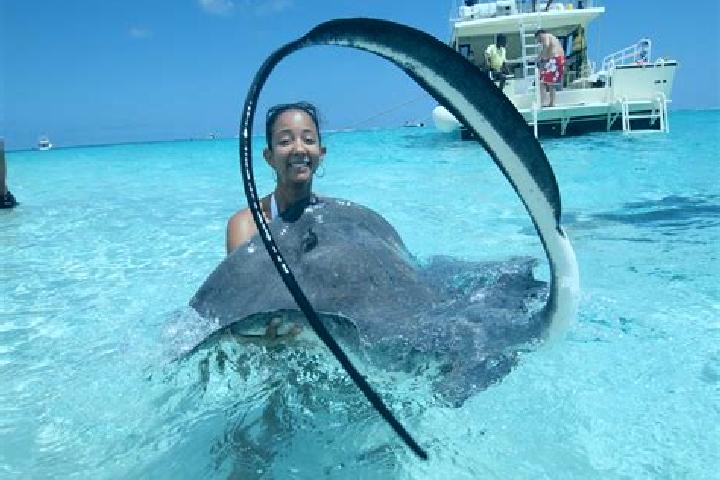 Escorts Old Man Bay, Cayman Islands — Local Companions