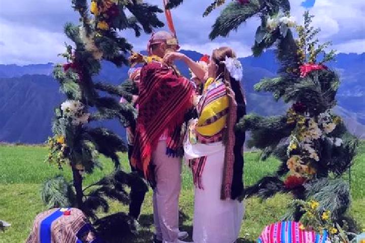 Escorts Orcotuna, Peru — Local Companions